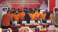 Konferensi pers kasus uang palsu di UIN Alauddin Makassar di Mapolres Gowa. (Nur Hidayat Said/detikSulsel)